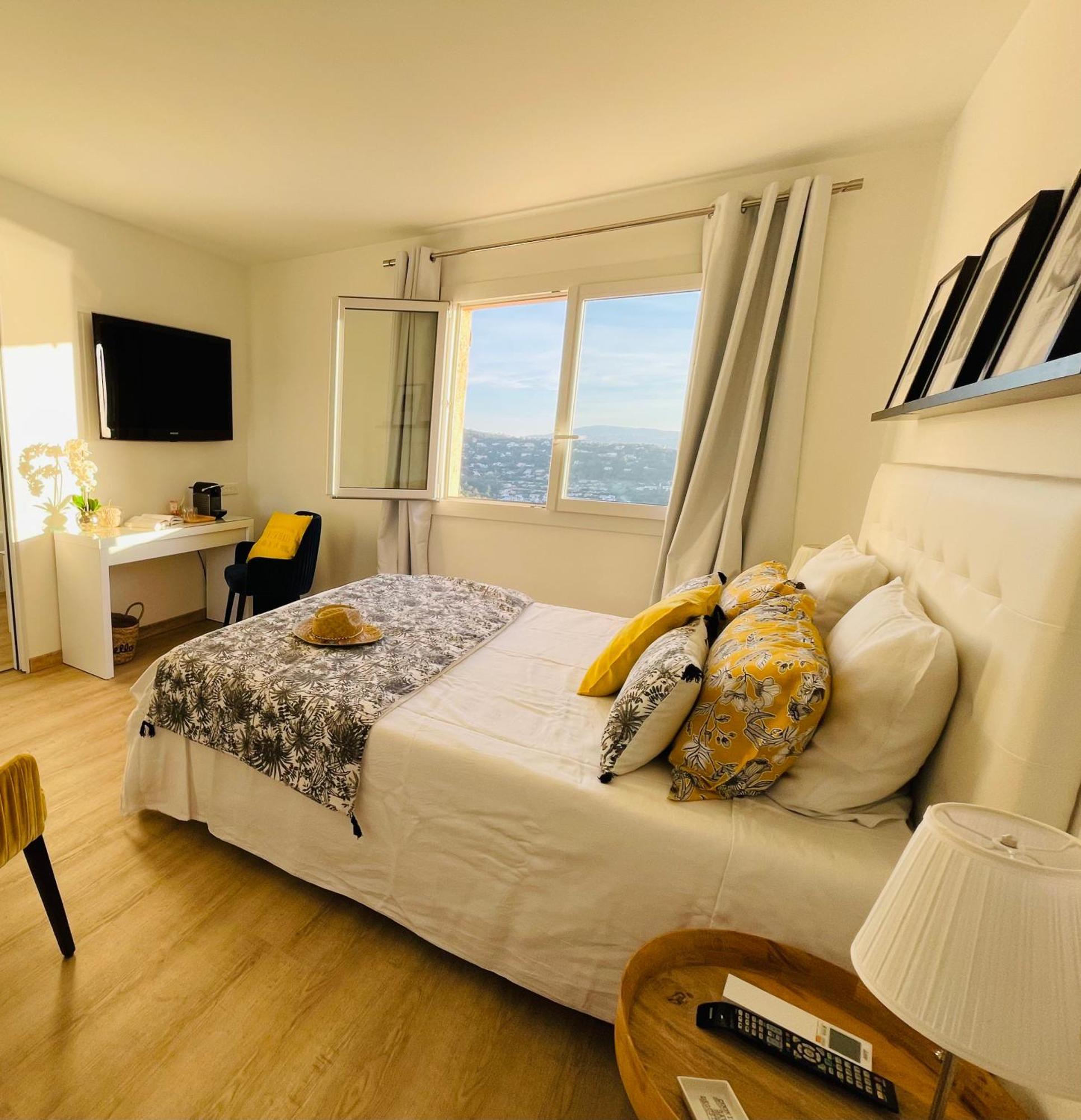 Villa Cacharelle Vue Mer Piscine 滨海卡瓦莱尔 外观 照片